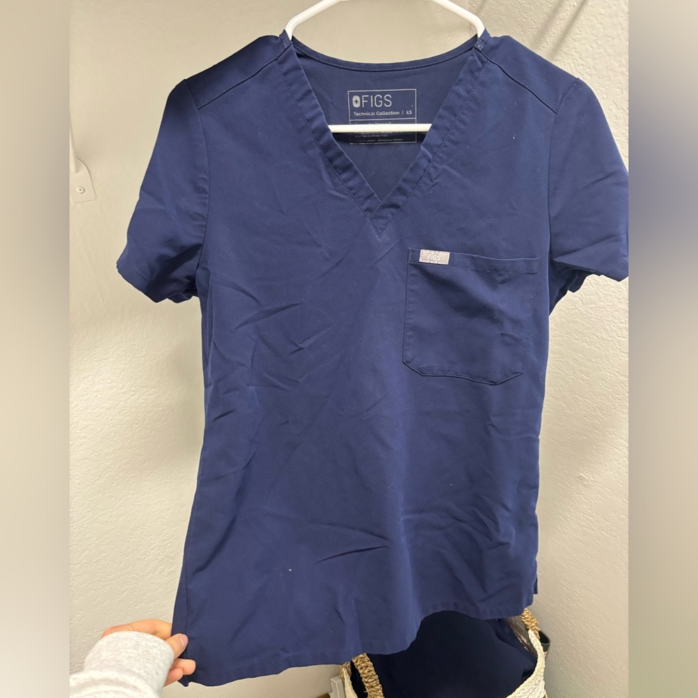 FIGS XS Scrub Top